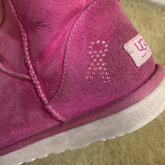 UGG Limited Edition Breast Cancer boots size 7💕 FINAL LISTING PRICE!!MUST GO!! - Picture 2 of 4